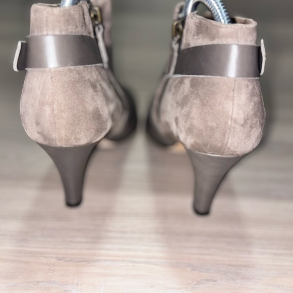 Anyi Lu hand made in Italy Chic Gray Ankle Boots - Picture 2 of 7